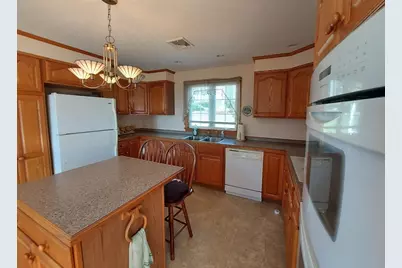 391 Clarkson St, Fall River, MA 02724 - Photo 13