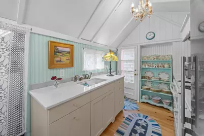 2 Lincoln Ave, Oak Bluffs, MA 02557 - Photo 9