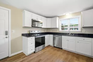 15 Maple Crest Cir, Holyoke, MA 01040 - Photo 5