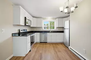 15 Maple Crest Cir, Holyoke, MA 01040 - Photo 3