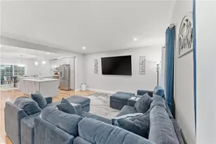 1504 Hunting Hill Dr, Cumberland, RI 02864 - Photo 3