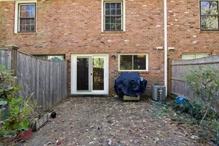 20 Smithfield Ct, Springfield, MA 01108 - Photo 3