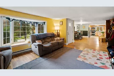 425 Pleasant St, Marlborough, MA 01752 - Photo 11