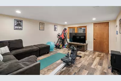 425 Pleasant St, Marlborough, MA 01752 - Photo 21