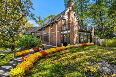 1125 W Roxbury Pkwy, Brookline, MA 02467 - Photo 3