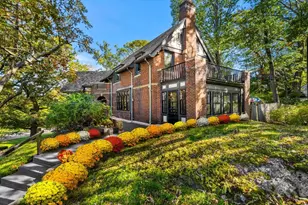 1125 W Roxbury Pkwy, Brookline, MA 02467 - Photo 3