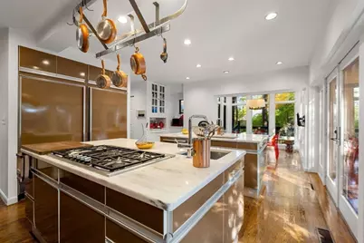 1125 W Roxbury Pkwy, Brookline, MA 02467 - Photo 17