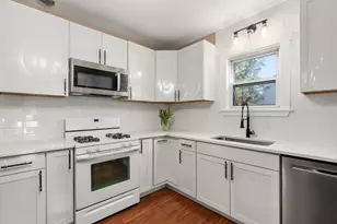8 Wilmont St, Springfield, MA 01108 - Photo 11