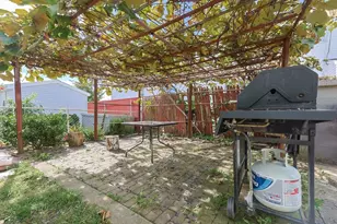 105 16th St, Fall River, MA 02723 - Photo 3