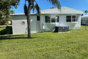 9 SE Valencia Ln, Port St. Lucie, FL 34952 - Photo 3
