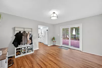 98 Fox Woods Dr, Springfield, MA 01129 - Photo 3