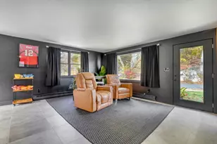 38 Appleton St, Saugus, MA 01906 - Photo 5