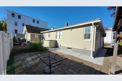 24 Court St, Methuen, MA 01844 - Photo 5