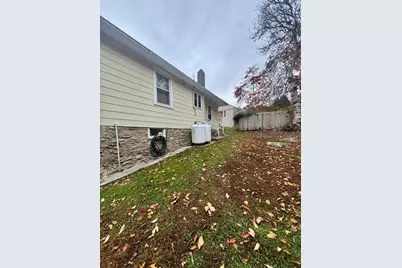 16 Winona Ave, Fairhaven, MA 02719 - Photo 3