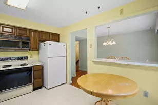 903 Foxwood Cir, Peabody, MA 01960 - Photo 9