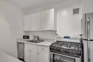 9 Hawthorne Pl, Boston, MA 02114 - Photo 5