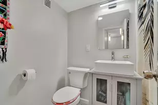 9 Hawthorne Pl, Boston, MA 02114 - Photo 21