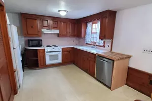 129-1/2 Summer St, Plymouth, MA 02360 - Photo 1