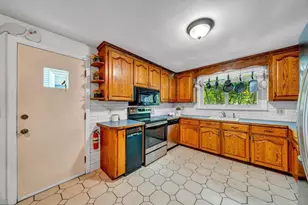 26 Beach St, Malden, MA 02148 - Photo 11