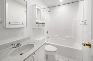 4 Charlesgate E, Boston, MA 02215 - Photo 17