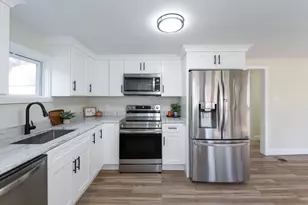 9 Everett St, Carver, MA 02330 - Photo 5