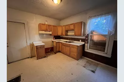 34 Wellesley St, Springfield, MA 01109 - Photo 3