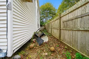 36 Elm St, Uxbridge, MA 01569 - Photo 11