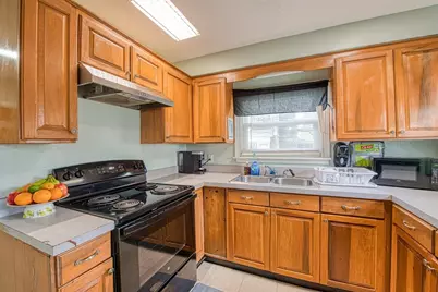 499 Maple St, Fall River, MA 02720 - Photo 9