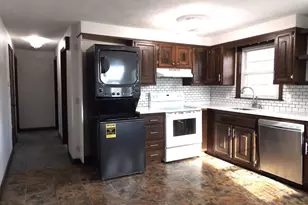 28 Greenwich St, Attleboro, MA 02703 - Photo 3