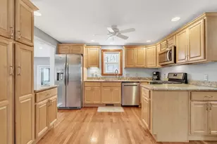 11 Violet Rd, Burlington, MA 01803 - Photo 7