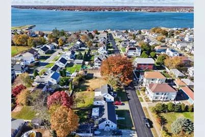 220 Aquidneck St, New Bedford, MA 02744 - Photo 3