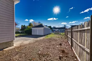 220 Aquidneck St, New Bedford, MA 02744 - Photo 7