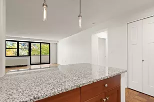 2 Hawthorne Pl, Boston, MA 02114 - Photo 5