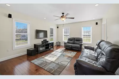 559 E State St, Granby, MA 01033 - Photo 9