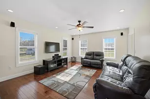 559 E State St, Granby, MA 01033 - Photo 9