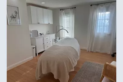 52 Pleasant St, Woburn, MA 01801 - Photo 23