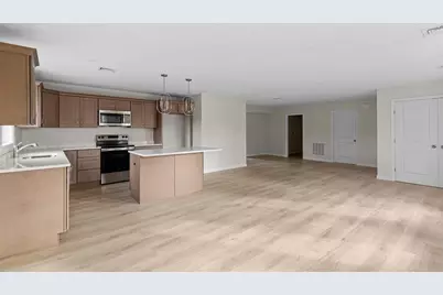 393 Court St #7, Plymouth, MA 02360 - Photo 5