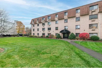 135 Grove St #110, Rockland, MA 02370 - Photo 3