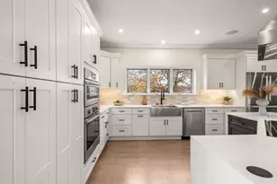 22 Mt Zion Rd, Melrose, MA 02176 - Photo 11