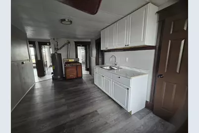 37 Clinton Ave #5-R, Holyoke, MA 01040 - Photo 3