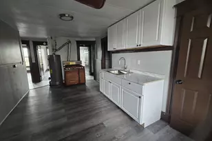 37 Clinton Ave, Holyoke, MA 01040 - Photo 3