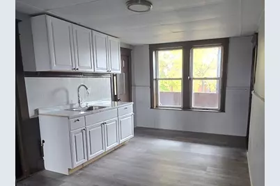 37 Clinton Ave #5-R, Holyoke, MA 01040 - Photo 1