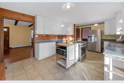 4 Pickett Ln, Greenfield, MA 01301 - Photo 9