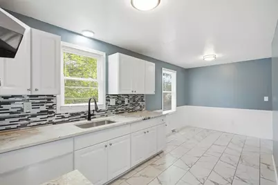 19 Emily St, Springfield, MA 01109 - Photo 11
