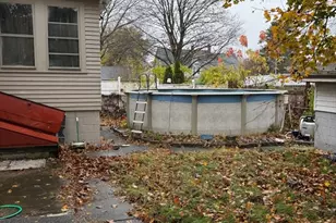 102 Weare St, Lawrence, MA 01840 - Photo 3