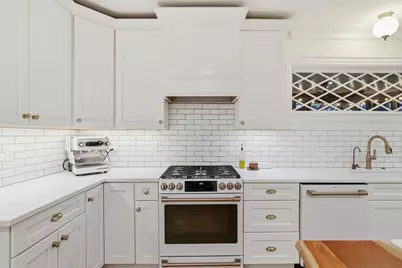 27 Lexington Ave, Holyoke, MA 01040 - Photo 11