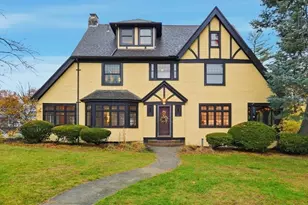 27 Lexington Ave, Holyoke, MA 01040 - Photo 1