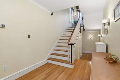 27 Lexington Ave, Holyoke, MA 01040 - Photo 17
