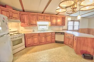 556 Central St, Leominster, MA 01453 - Photo 7