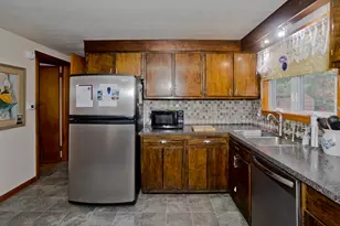 27 Regal St, Springfield, MA 01118 - Photo 7
